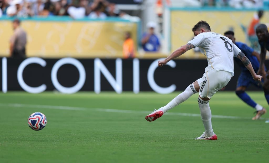 2025年全国马术盛装舞步锦标赛：吾亚、黄焯钦和顾兵分获冠、亚、季军